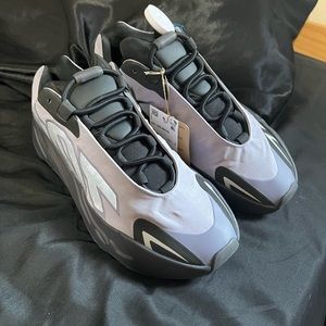 Size 8.5- Adidas Yeezy Boost 700 MNVN Geode